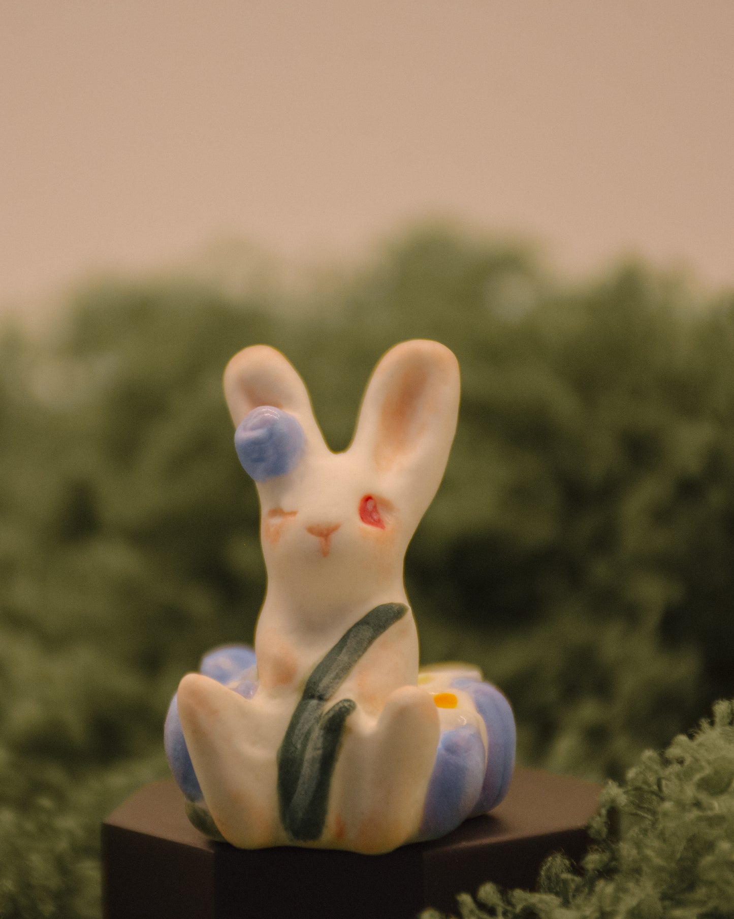 LIMITED - Ceramic Rabbit Cathy on Cap, MINUET Edition
