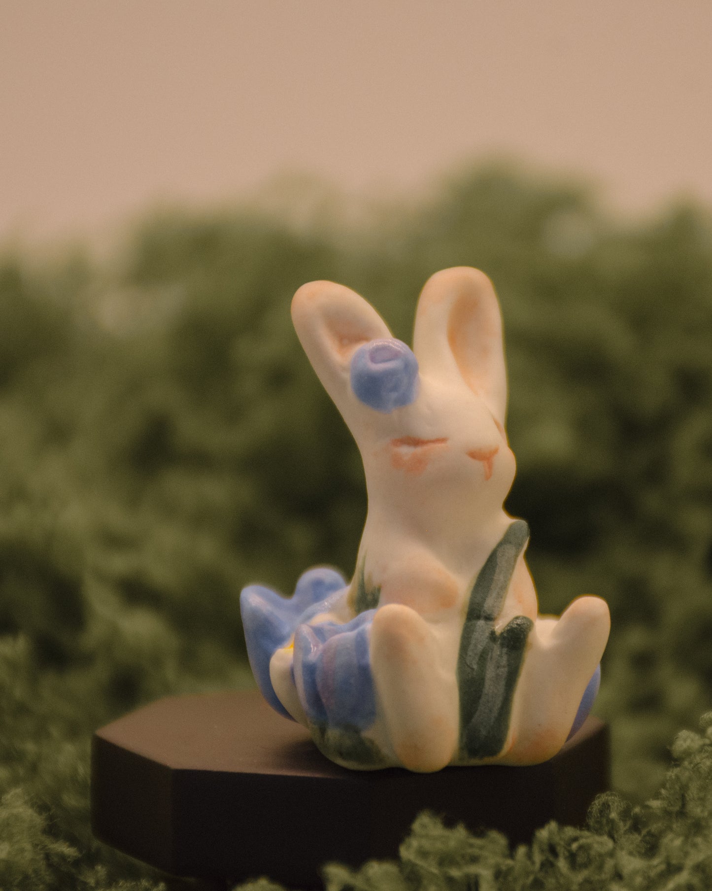 LIMITED - Ceramic Rabbit Cathy on Cap, MINUET Edition