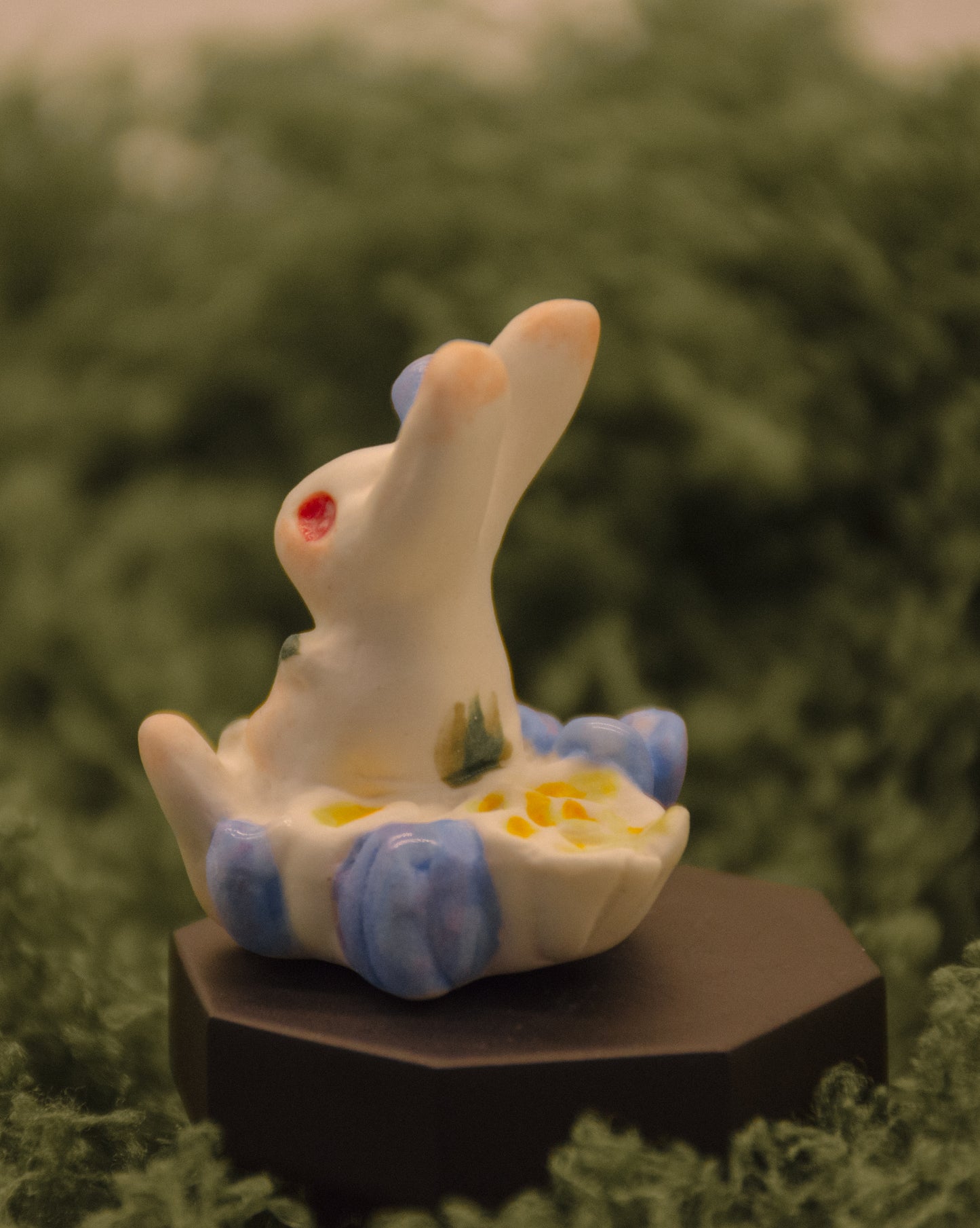LIMITED - Ceramic Rabbit Cathy on Cap, MINUET Edition