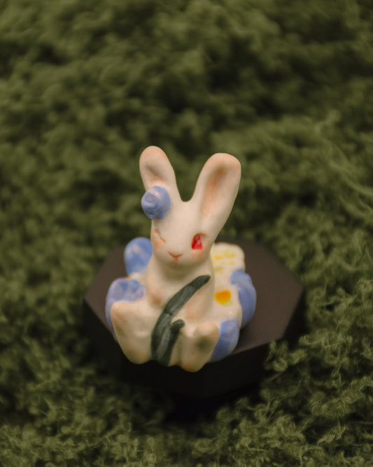 LIMITED - Ceramic Rabbit Cathy on Cap, MINUET Edition